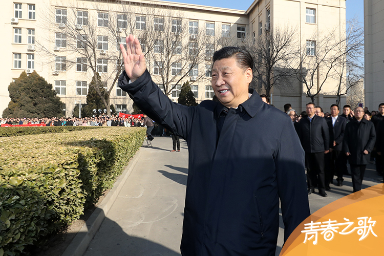 2019年1月17日，習(xí)近平在天津南開大學(xué)向?qū)W生揮手致意。
